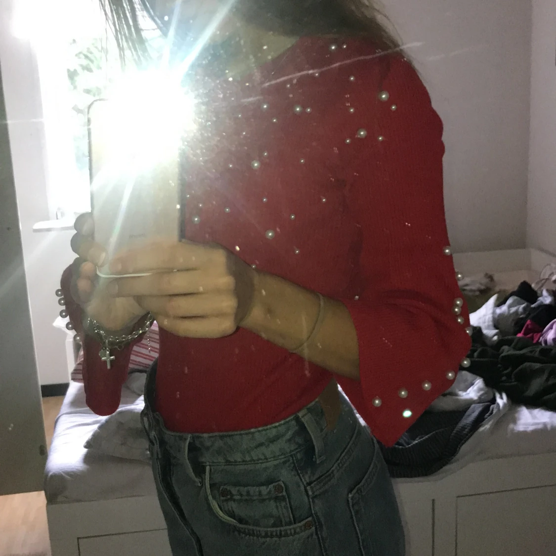 Röd tröja med pärlor - 91