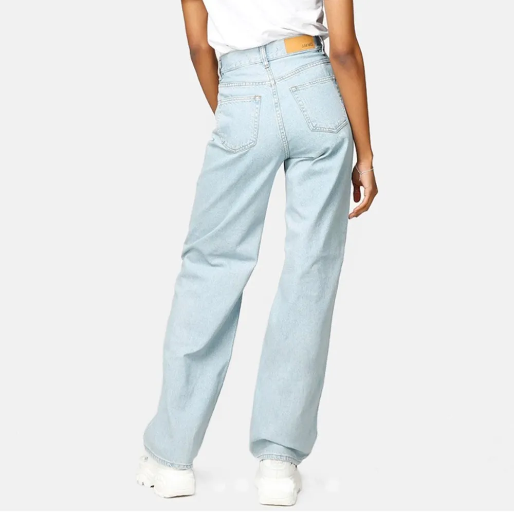 Oversize jeans från Junkyard! Säljes då den va för små. Jeans & Byxor.