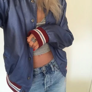 Så snygg varsity jacka - Super snygg jacka i storlek M. Skriv för fler bilder