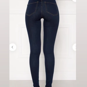 Supersnygga och stretchiga push-up jeans från Bubbleroom!  - Sjukt sköna jeans som tyvärr inte passar mig längre :( använda endast två gånger. De är i bra skick! Ordinarie pris: 399kr,  nytt pris: 250kr