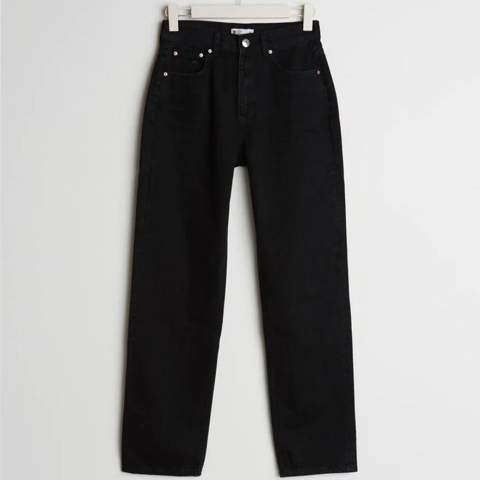 Snygga jeans från Gina. Köptes i somras för 599 men nu säljer jag dom vidare för bara 350. Bra skick, köparen står för frakten som ligger på 88kr💓💓. Jeans & Byxor.
