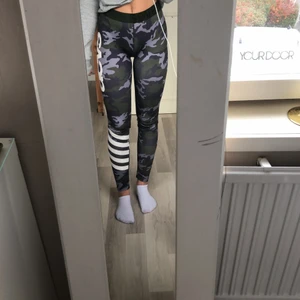 Träningsbyxor från svea - Träningsbyxor från Svea, väldigt bra skick, knappt använda. Köpta för 200 säljer för 50!