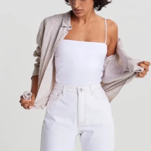 Linnen - Jag säljer 5 linnen från #ginatricot då dem är lite för små för mig. Alla är i storlek XS. Färgerna jag säljer är vit, svart, röd, beige och grön. Dem kostar 30kr/st eller så får man alla för 100kr! 