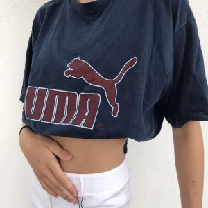 Tröja - Säljer denna sjukt coola unika vintage tröjan från puma i strl s. 