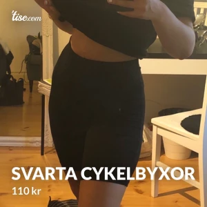 Svarta Cykelbyxor - Frakt ingår i pris! Supersnygga och bekväma cykelbyxor i 95% bomull 5% elestan. Säljes pga ingen användning. Aldrig använda, endast testade. 