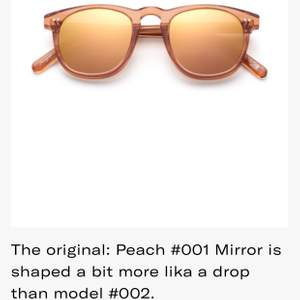 Säljer dess solglasögon ifrån chimi eyewear i modellen #001 mirror och färgen peach. De säljes pågrund av att de aldrig kommit till användning och är alltså oanvända!☺️ mitt pris 450kr nypris ligger på 999kr