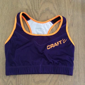 Sporttopp - Snygg sporttopp/träningsstopp från Craft, säljer då den tyvärr är för liten för mig. Frakt tillkommer