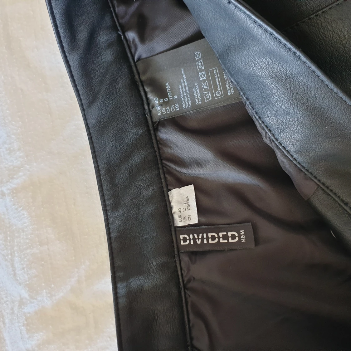 Läder kjol med knappar - 91