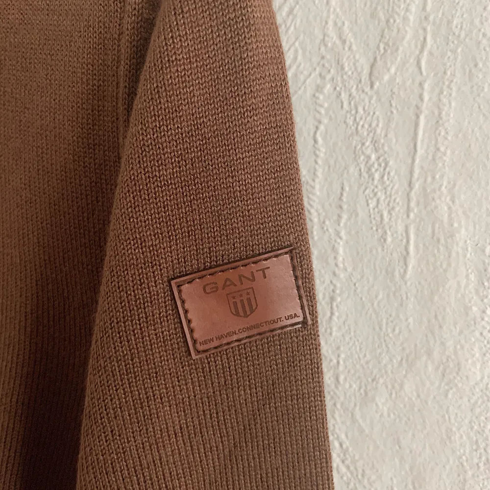 Gant tröja som är helt ny. Storlek: M AAA - Riktigt bra kvalité Frakt med spårnummer kostar 63kr. Hoodies.