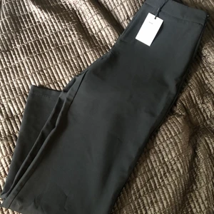 Svarta kostymbyxor  - Nya kostymbyxor från bikbok, aldrig använda 