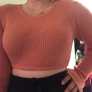 Långärmad tröja strl S & M - Långärmad tröja. Hör av dig för mer information 