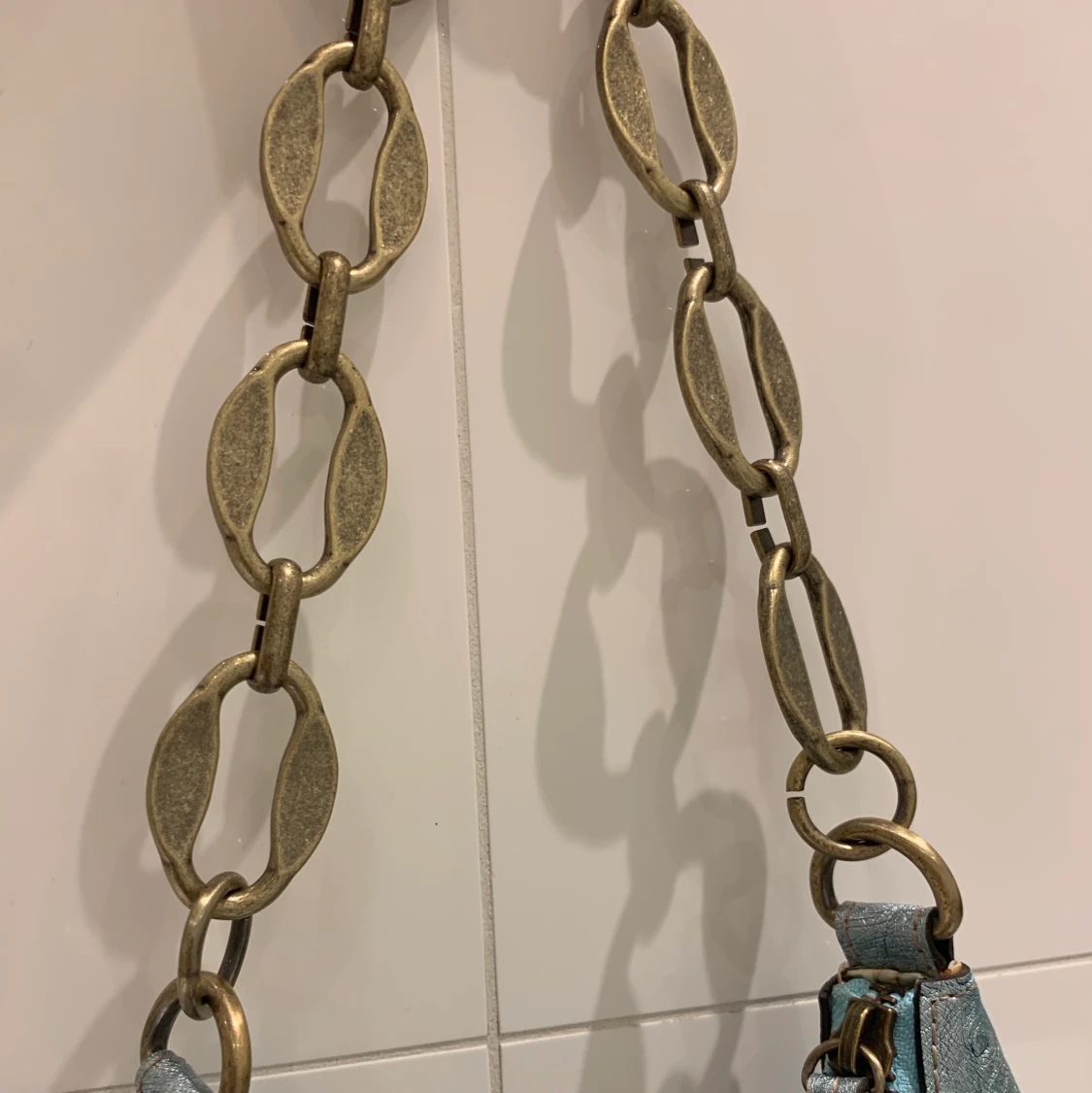 GUESS axelväska - 90