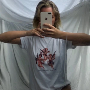 T-shirt - Cool t-shirt i lätt material, bra skick 