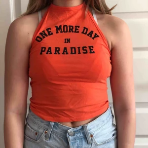  - Orange linne man knyter runt halsen. Köpare står för frakt!😁