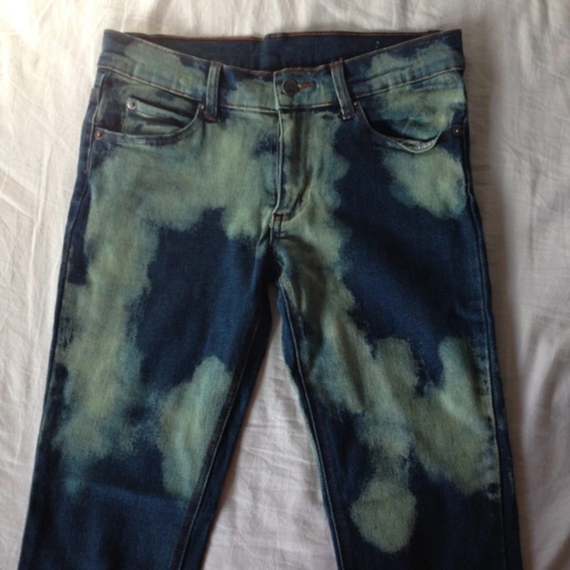 Mellanhöga spräckliga jeans från cheap monday - 1399216674