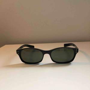 Säljer dessa Solglasögon från D&G, Perfekta för sommaren 👍🏻. Allt är ingår och är i bra skick