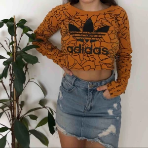  - Skitsnygg adidas tröja i rostorange färg! Checka gärna min profil för andra plagg💕