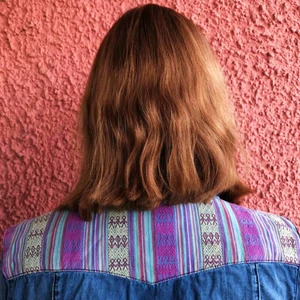  - En skjorta som är halvt mönstrad från ett märke som heter Flash Jeans! Tycker den har väldigt fränt mönster, men den har inte kommit till så mycket användning. Hoppas den kan användas mer av någon annan! Kan fraktas, betalning sker via Swish ✨