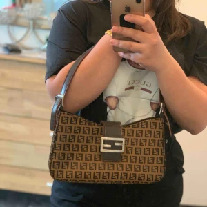  - Vintage Fendi bag, i fräsch skick, kan fraktas= 59kr