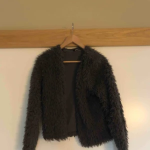 - Säljer min jacka från Gina. Kan skickas emot fraktkostnad. 