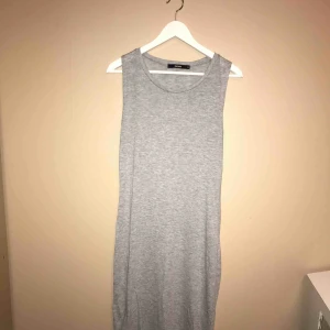  - Grå långklänning från Bikbok 🥰 kan mötas upp i Gävle eller frakta ❤️