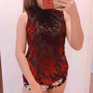  - Storlek M - köparen står för frakt - (jag har S i storleken) 