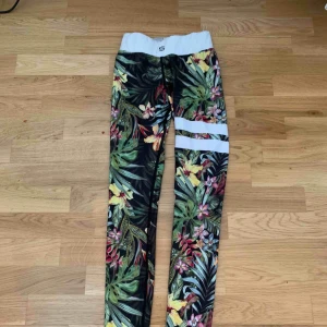  - Träningsbyxor från STRONGER