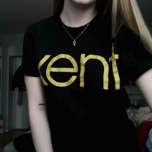 Kent-tröja med guldig text, köpt på avskedsturnén 2016. Fint skick!