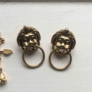  - Sååå fina örhängen från urban outfiters. Använda 1 gång. Köparen står för frakt💘💫