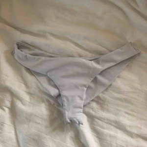  - Vit brazilian bikiniunderdel från Nelly.com. Aldrig använd. Fraktpris tillkommer