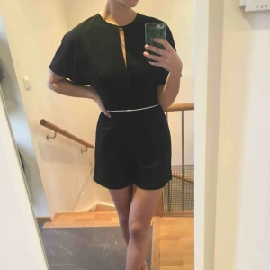  - Playsuit från Zara, kan stylas med bälten eller bara h som den är, perfekt till sommarkvällar 