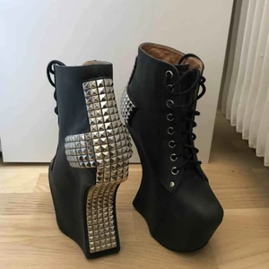  - Skitsnygga Jeffrey Campbell skor, köpta från Rebecca Stella 