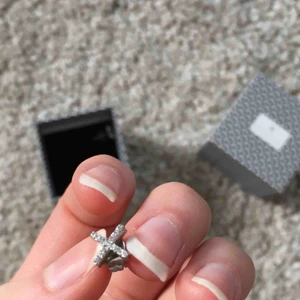  - Silver örhängen från Edblad:) helt oanvända:) frakt ingår!!