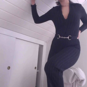  - Supercool randig bodysuit. Secondhand men jättefin kvalite. Stretchig i tyget passa från en s-m 