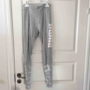  - Ett par gråa träningströjor från Puma. Köpta förra året och aldrig använda. Köparen betalar frakten