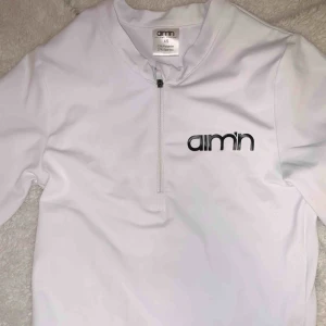  - Träningströja i fint skick från aimn :)  Strl XS, rätt tight  Nypris 499kr  