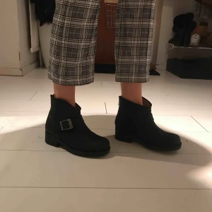  - Sjukt snygga (äkta) Johnny Bulls som endast är använda ett fåtal gånger! Passar även mig som är storlek 38:)