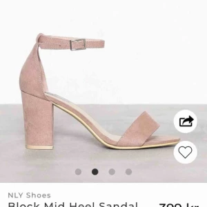 Klackskor / sandaletter  - Oanvända klackskor från Nelly. Färg dusty pink. Blockklack. Nypris 399 säljer för 100 kr. Kan mötas upp i Malmö eller frakta. 