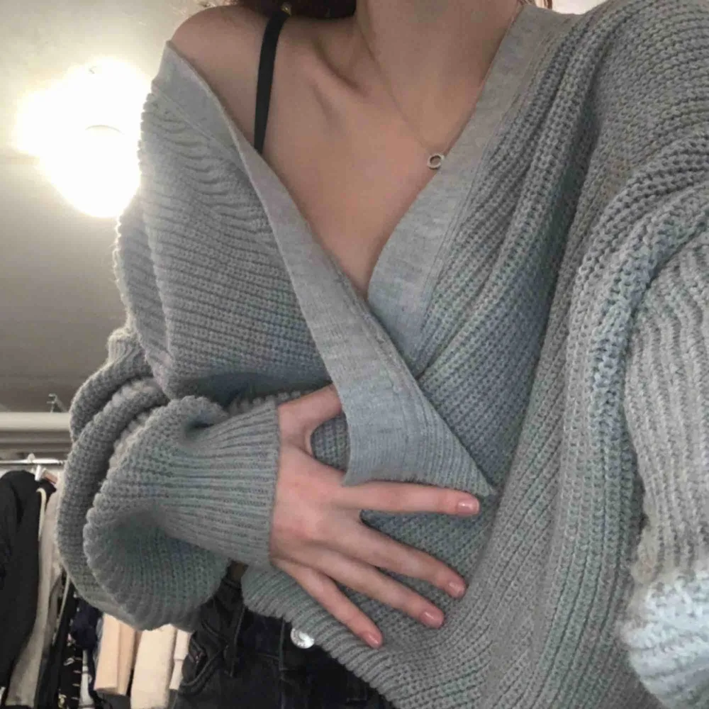 Grey open knit top, worn maybe 3 times. Super warm and good quality!! Original price 500 selling for 200 💖 pick up in Stockholm or pay for shipping ;) 💖. Stickat.