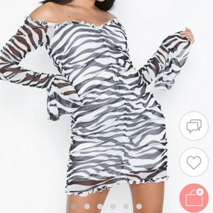  - Säljer denna klänning från Nelly, helt ny! Stretch men formar sig fint på kroppen. För mer bilder tveka inte på att kontakta