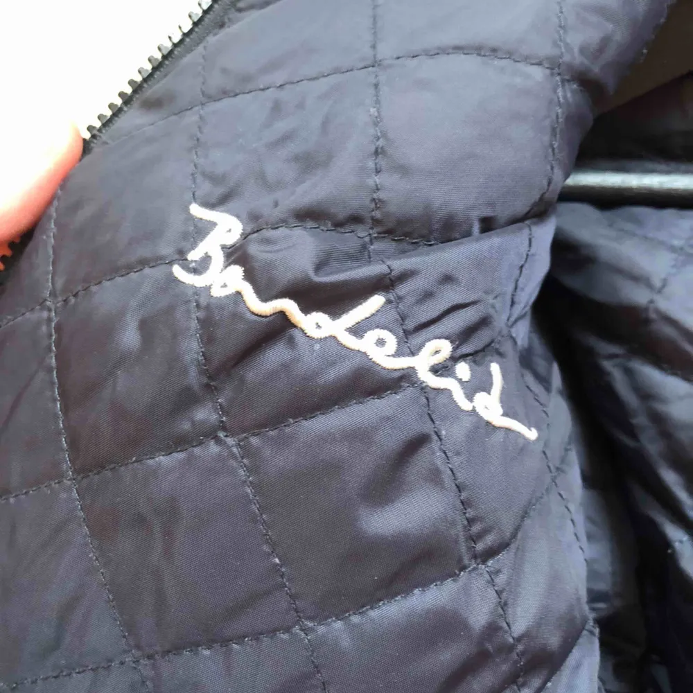 Bondelid Navy Blue reversible jacket. Size 32  Excellent condition . Jackor.
