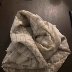  - By Marlene Birger scarf  Aldrig använd  Ordinarie pris: 1400 kr  