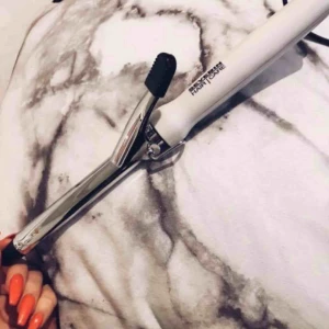  - Locktång i mycket fint skick! Frakt tillkommer😊