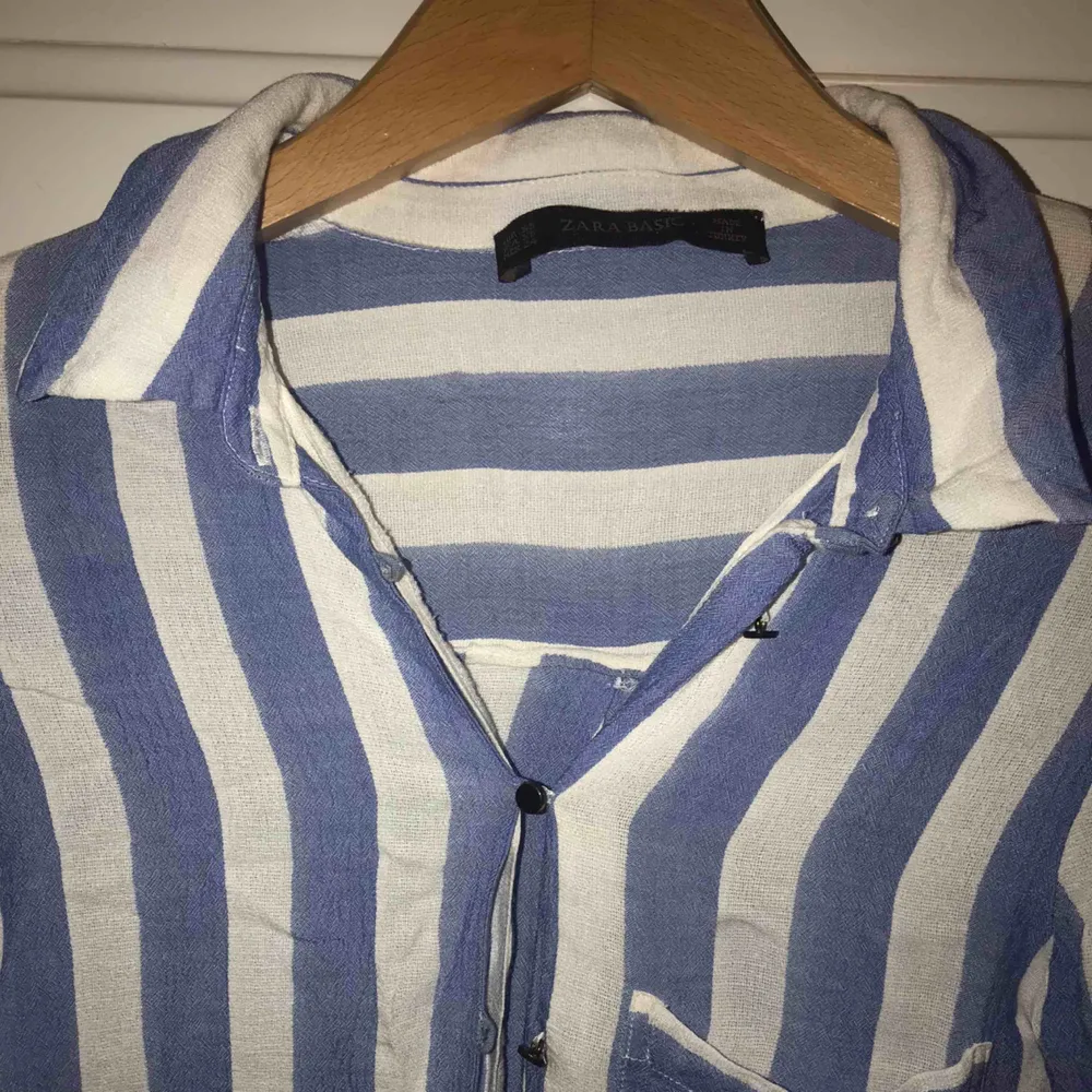 Skjorta/blus från Zara. Toppar.