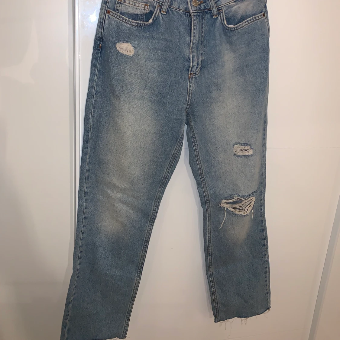 Jeans med slitning  - 91
