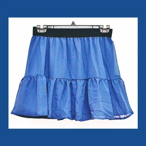 Mörkblå kjol från H&M - Strl 40 - Mörkblå midjekjol i mycket gott skick, är mindre i storleken (40). Skirt tyg och sidenband runt midjan. Kommer från H&M.