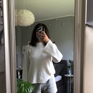 Världens mysigaste tröja!! - Superhärlig tröja från MQ, den är verkligen världens mysigaste tröja att gå runt i. Dock har den blivit alldeles för liten för mig nu 