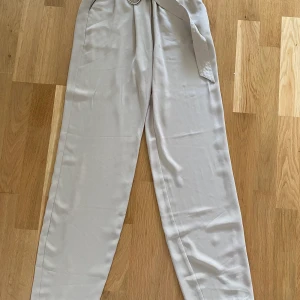 Byxor - Fina byxor från bikbok, aldrig använda. Köpare står för frakt 