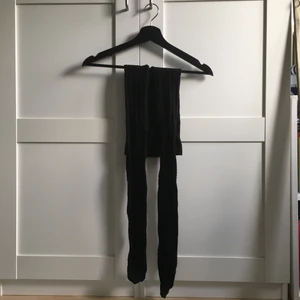 Strumpbyxor M - Väldigt fint skick endast använda 2 gånger, storlek M rätt långa jag är 1,63, frakt tillkommer🌸
