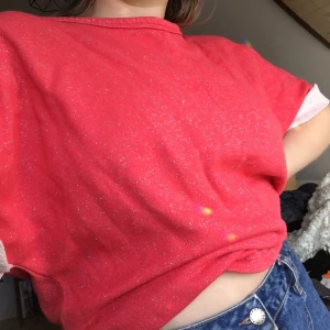 Rosa tröja storlek L - Rosa glittrig oversized tröja, storlek L bra skick, frakt tillkommer